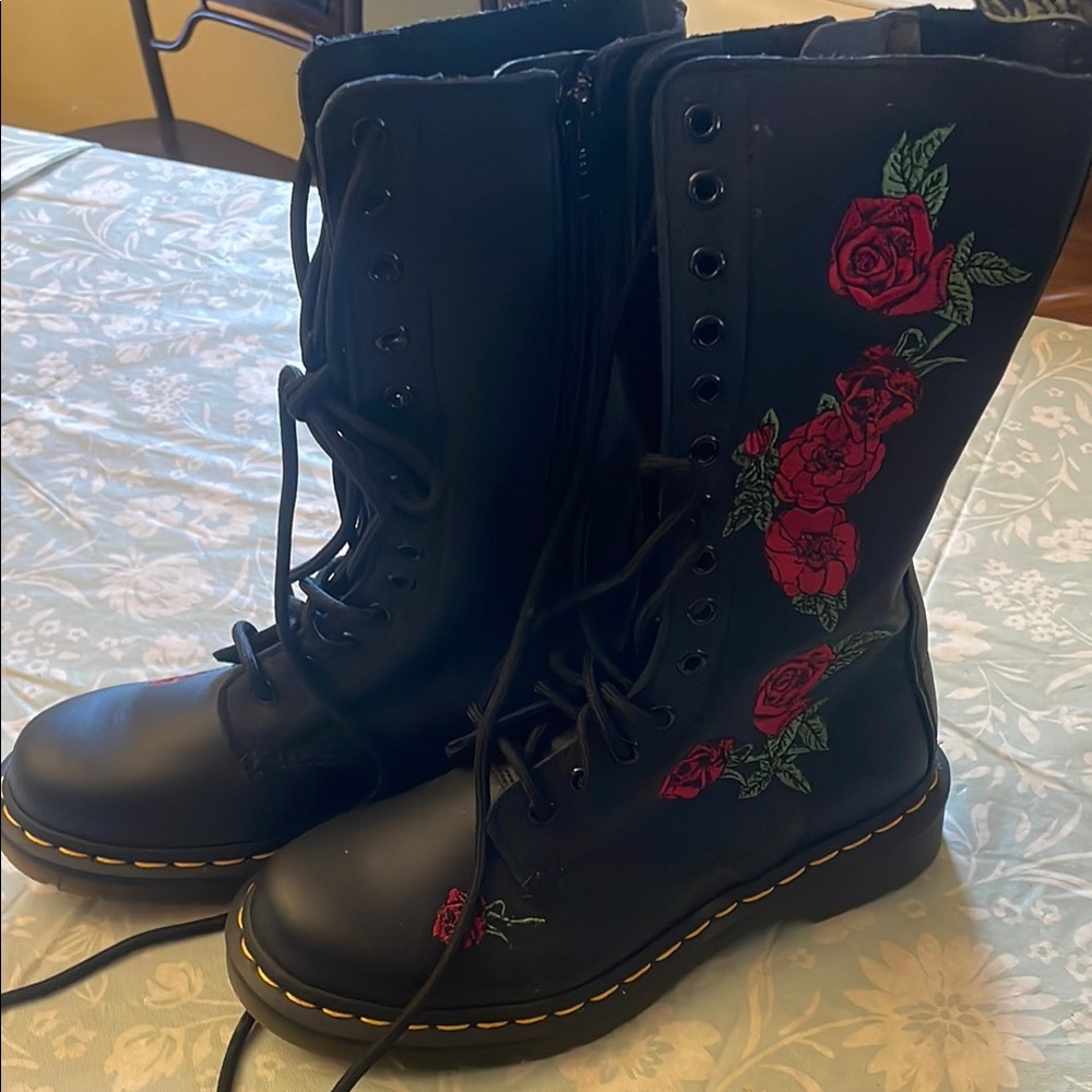 Black Floral Embroidered Women's Boots